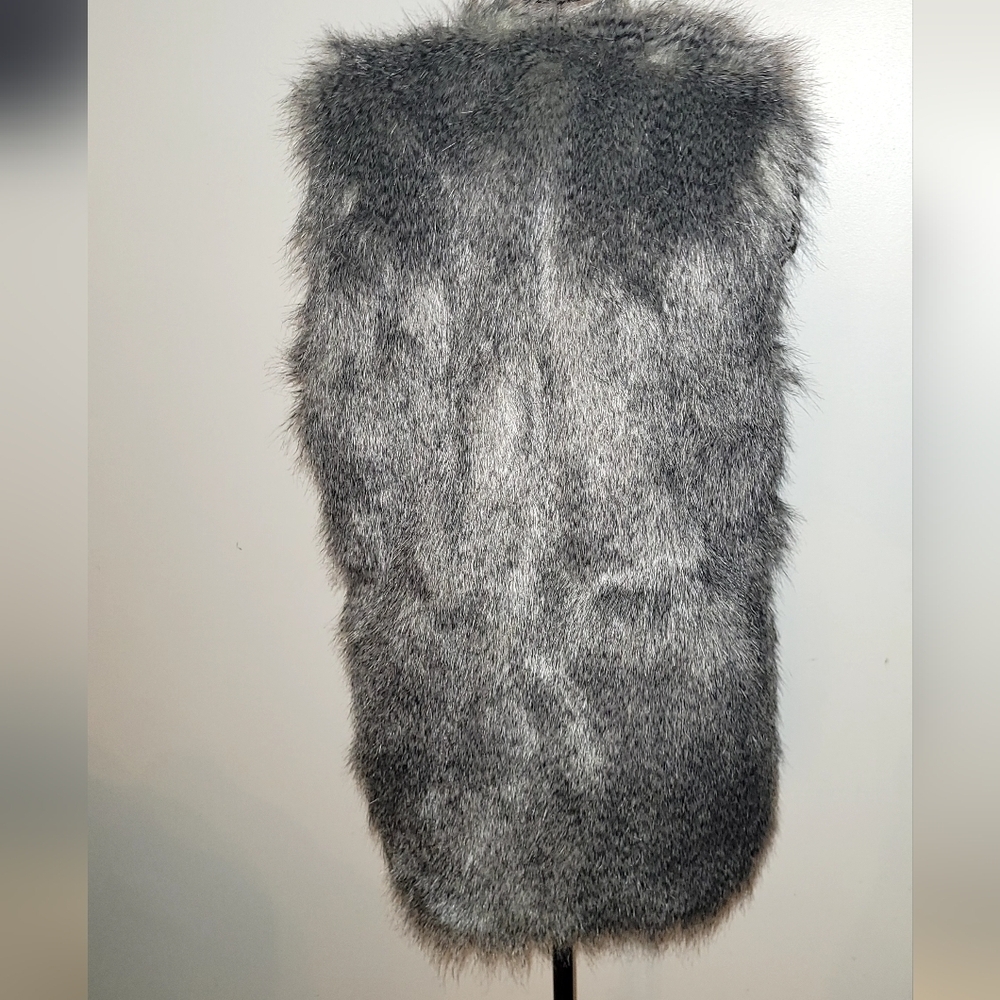 2/$20 DYNAMITE Gray Faux Fur Vest - Picture 2 of 4